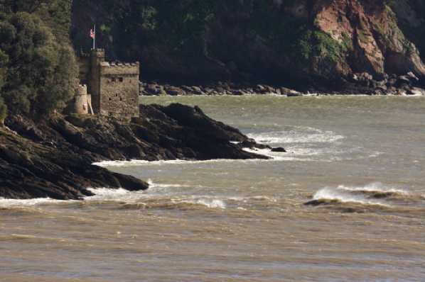 12 March 2020 - 12-21-25 
Filthy water, but it served to clearly show the 'bar'. The division between incoming tide and river flow at the narrowest point between Kingswear and Dartmouth Castles.
-------------- 
Muddy river Dart